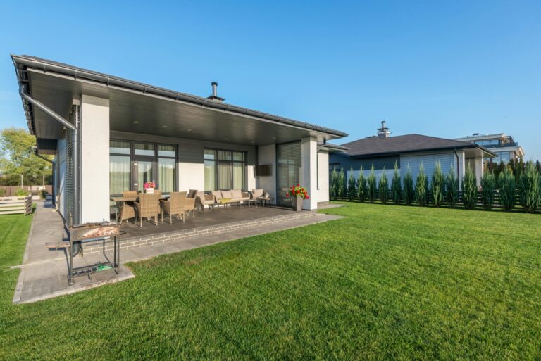 Titelbild zu „Ästhetik im Garten – effektive Maßnahmen für ein schönes Erscheinungsbild“