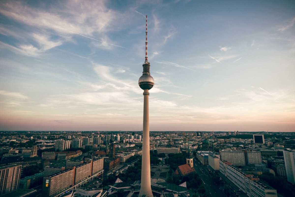 Titelbild zu „Der Charme einer Altbauwohnung – Berlins Szeneviertel sind beliebt“